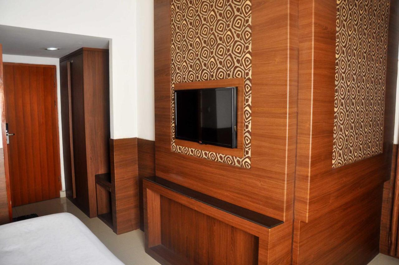 Ams Penthouse Hotel Jakarta Exterior photo