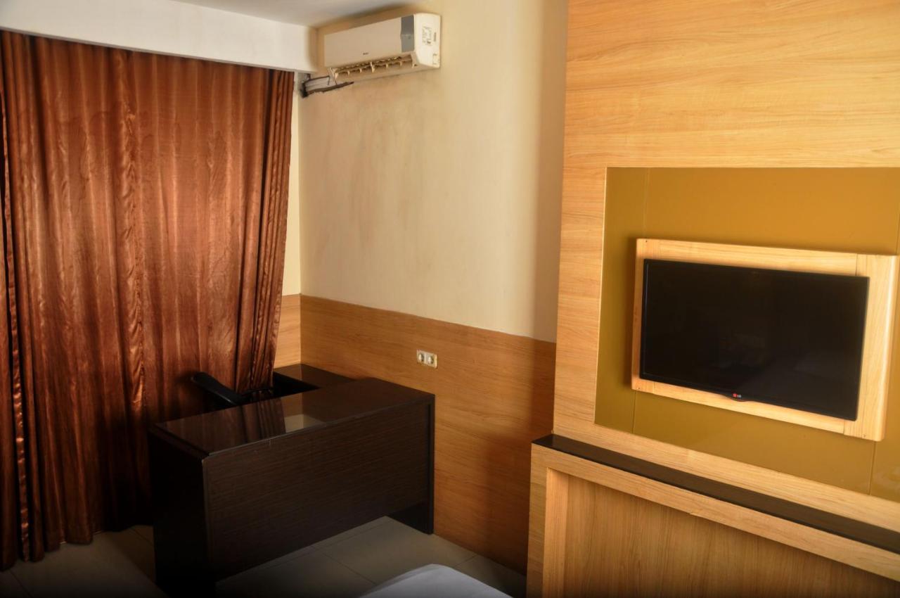 Ams Penthouse Hotel Jakarta Exterior photo