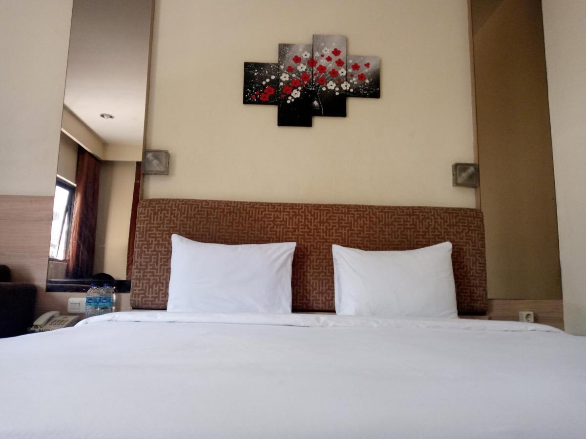 Ams Penthouse Hotel Jakarta Exterior photo